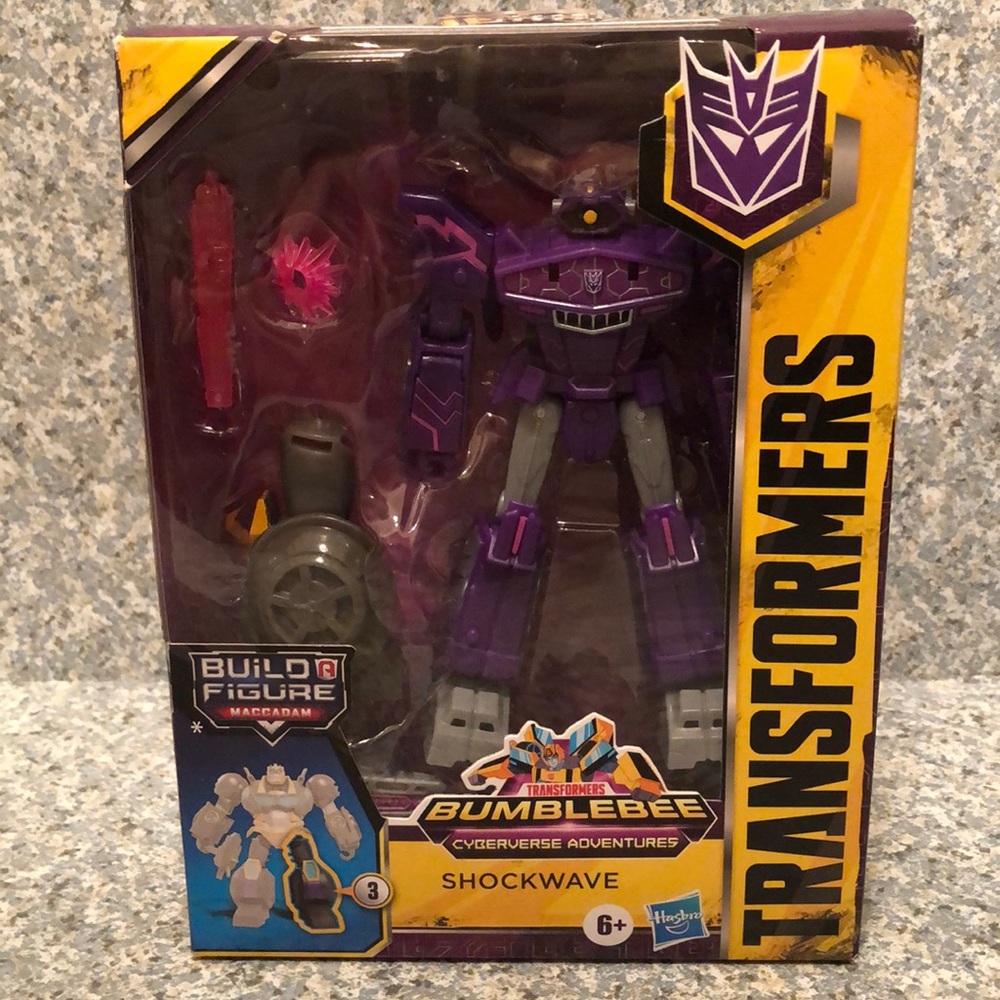TRANSFORMERS BUMBLEBEE SHOCKWAVE Deluxe Action Figure!!  Great gift!!! NEW